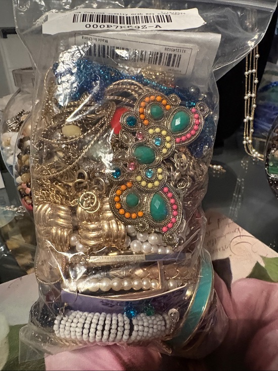 Unlisted Jewelry - All Wearables including Vintage to Modern Necklaces, bracelets, earrings.